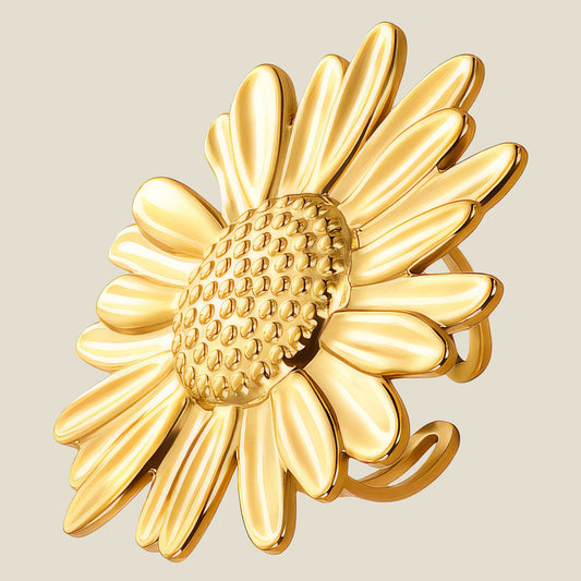 El anillo Margarita es un amuleto para días brillantes, celebra la frescura, la alegría y ese toque naif que nunca pasa de moda. 