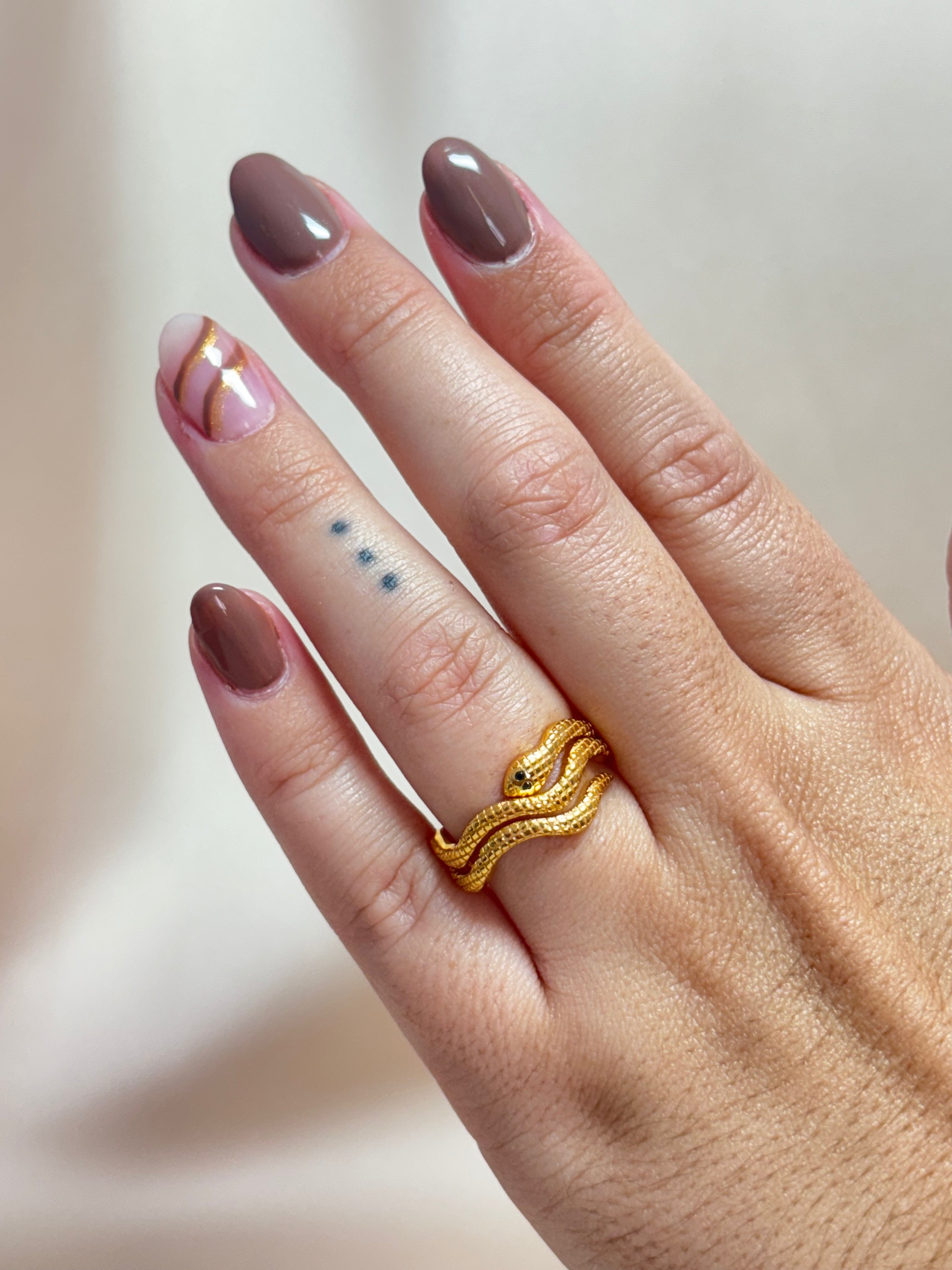 Anillo serpiente plata de ley 925 bañada en oro 18k, anillo universal, anillo abierto, elegante, atrevido.