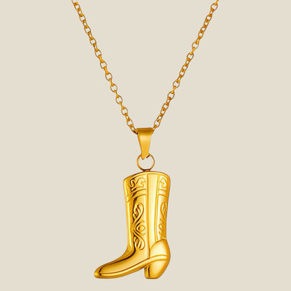 Collar western dorado para mujer con charm de bota. Diseño moderno, boho y lleno de carácter. Perfecto para elevar cualquier look.