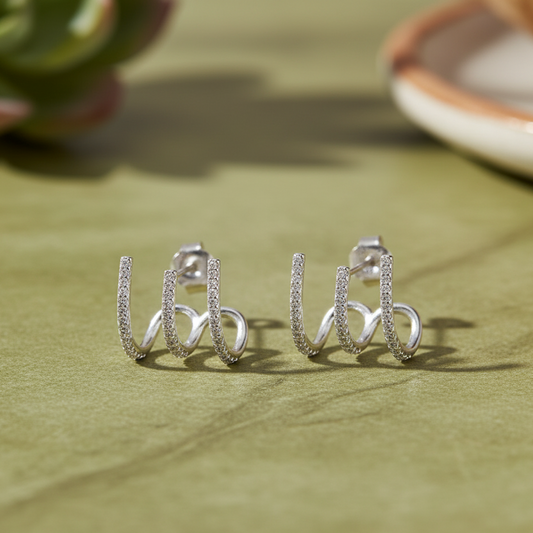 Pendiente de espiral de plata de ley 925, joya de día a día muy elegante.